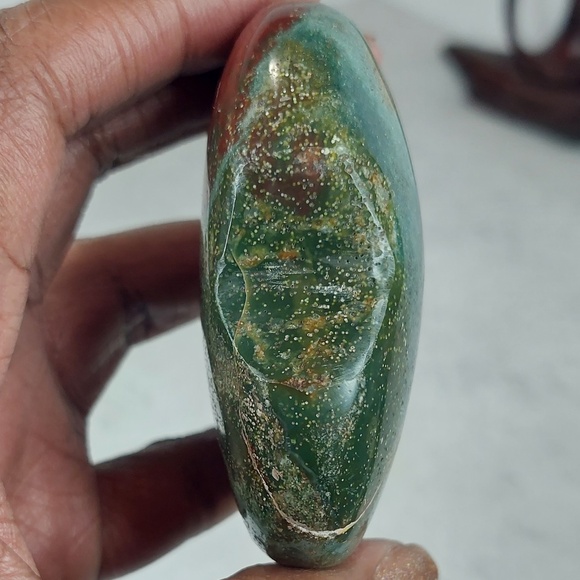 Bloodstone Heart | Energizing & Grounding | Courage, Vitality & Protection - Picture 4 of 5